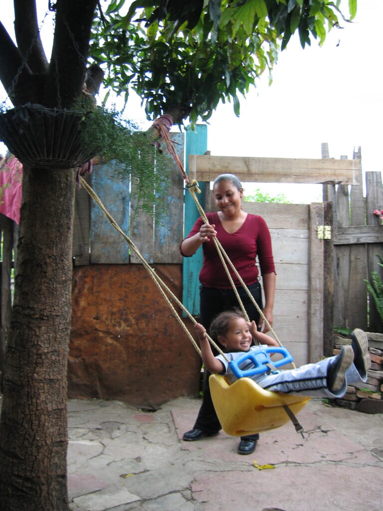 María Isabel and her daughter Jasmín in Tegucigalpa in 2003.